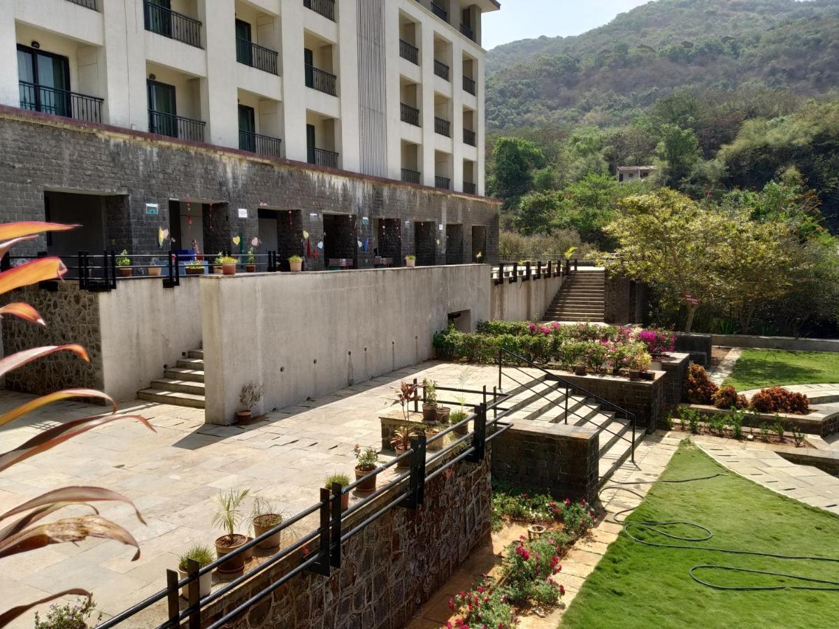 Hotel Celebration Lavasa Exterior foto