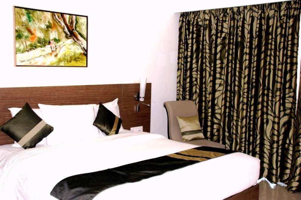 Hotel Celebration Lavasa Exterior foto