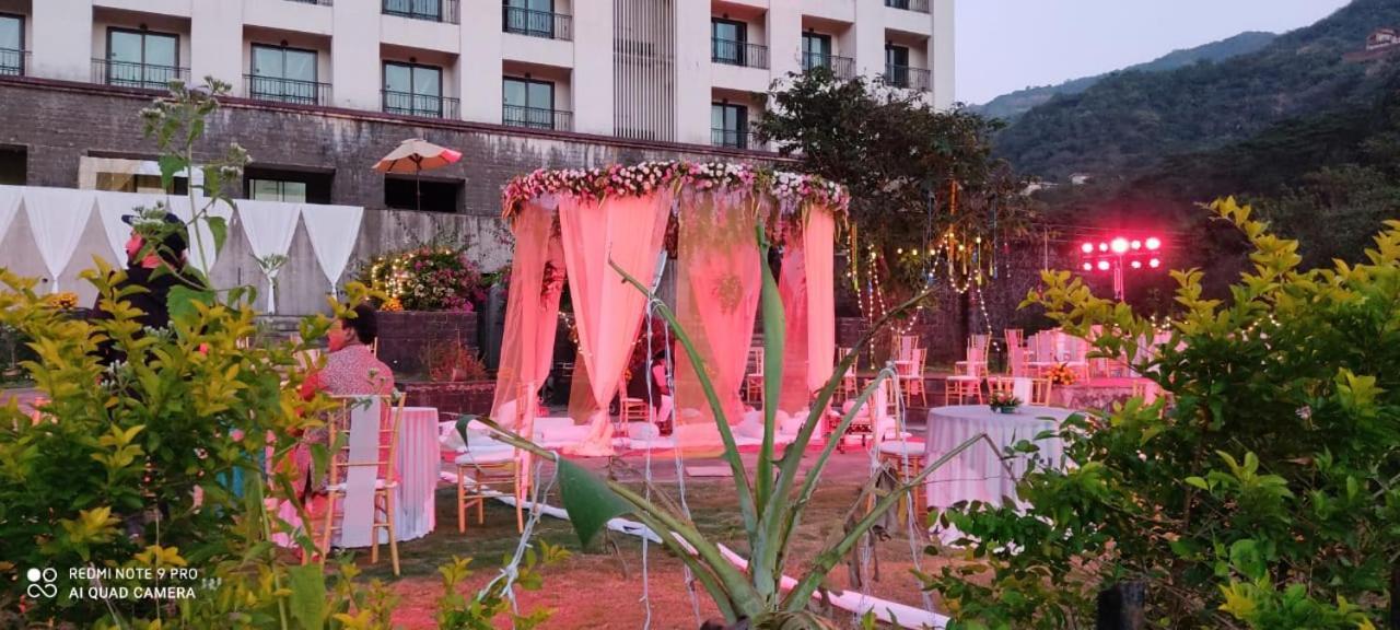 Hotel Celebration Lavasa Exterior foto