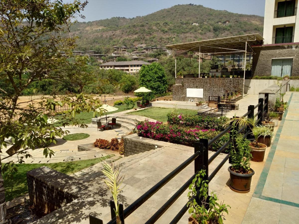Hotel Celebration Lavasa Exterior foto
