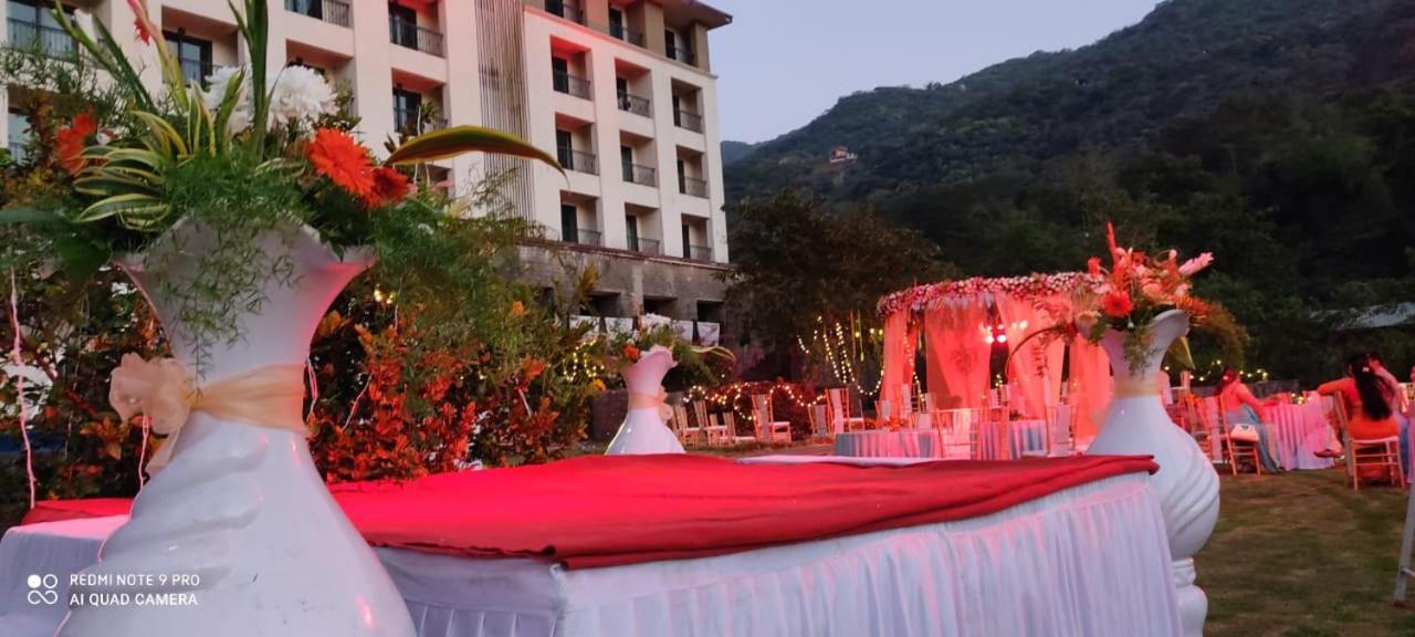 Hotel Celebration Lavasa Exterior foto