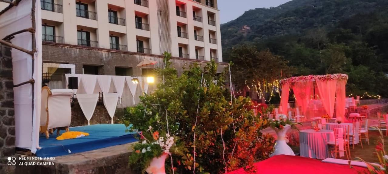 Hotel Celebration Lavasa Exterior foto